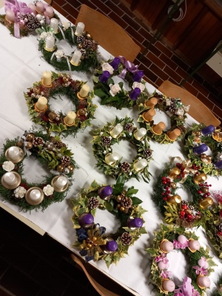 Izdelava adventnih venčkov