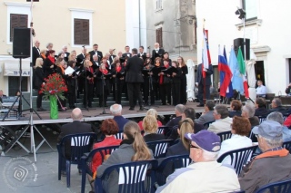 Občinska proslava ob državnem prazniku dnevu upora proti okupatorju.